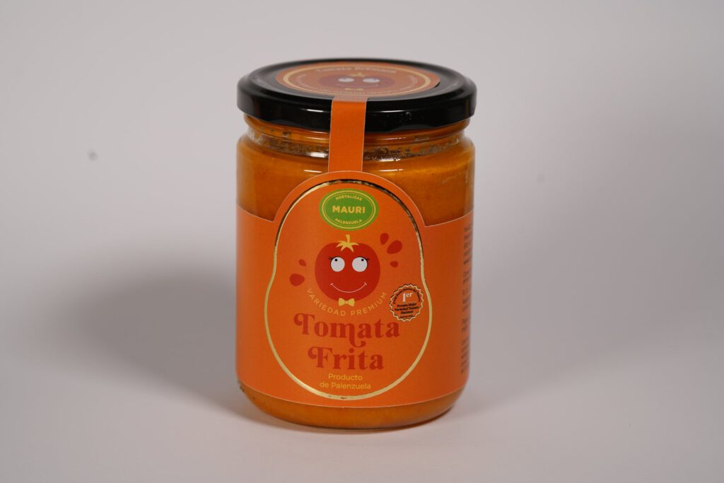 Fotografía de producto del tomate frito Hortalizas Mauri, tarro con etiqueta naranja ilustrada